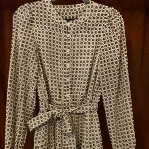 Banana Republic Logo Pleated Midi Dress in Beige White Print Sz XS - Picture 9 of 15